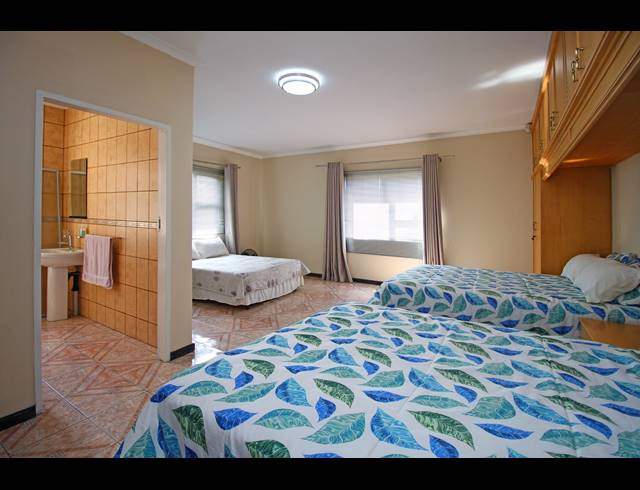 5 BEDROOM HOUSE FOR SALE IN BLOUBOSRAND